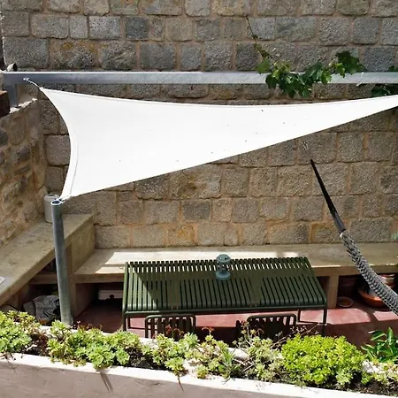 Вилла Modern Design In Old Stone House With A Garden In The Center Of